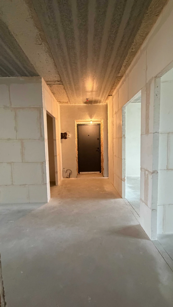 Spacious 3-bedroom apartment 83m2, double-sided in business class residential complex Central
