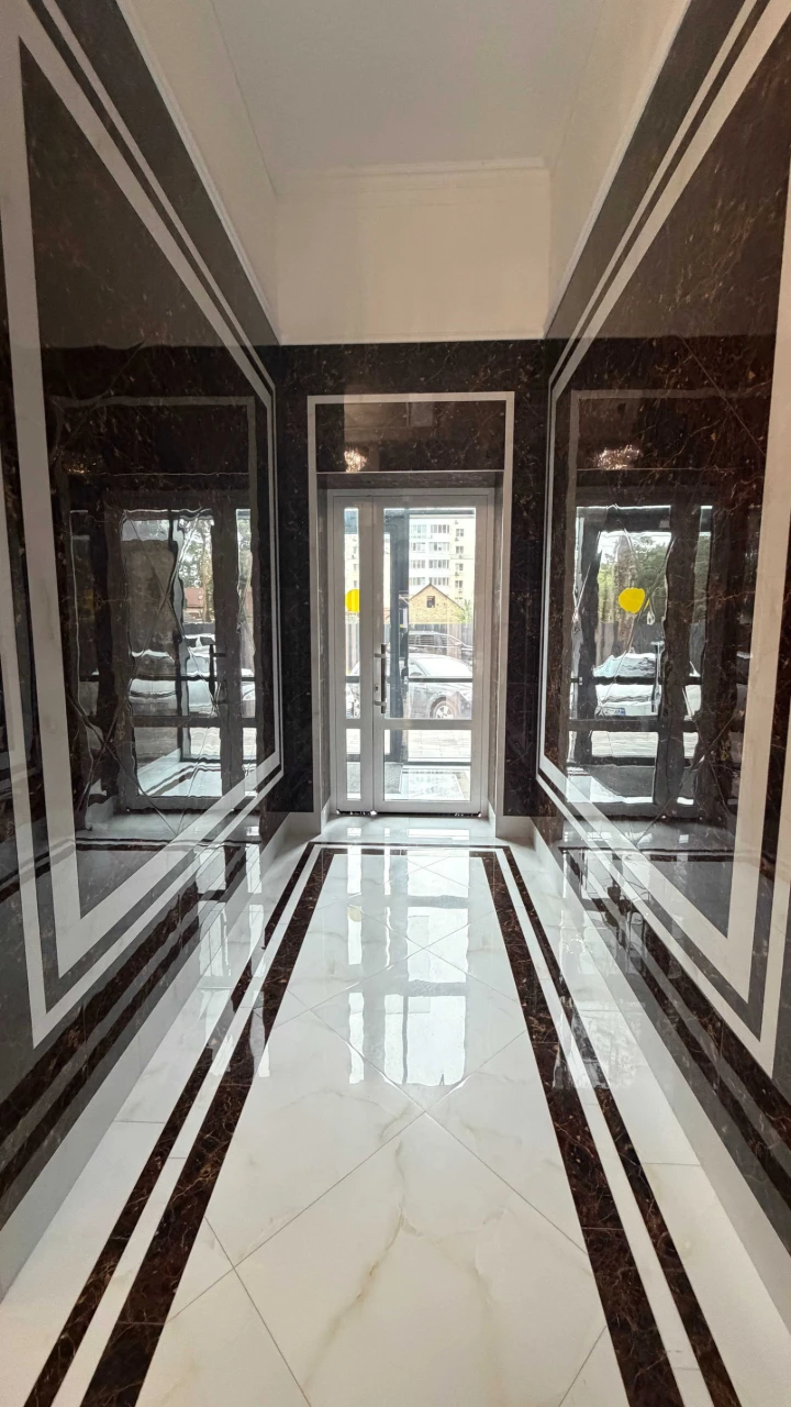 Spacious 3-bedroom apartment 83m2, double-sided in business class residential complex Central
