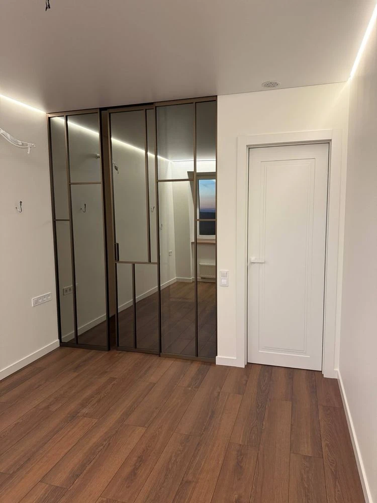 For Sale 1-bedroom apartment with designer renovation in residential complex "Tsé"