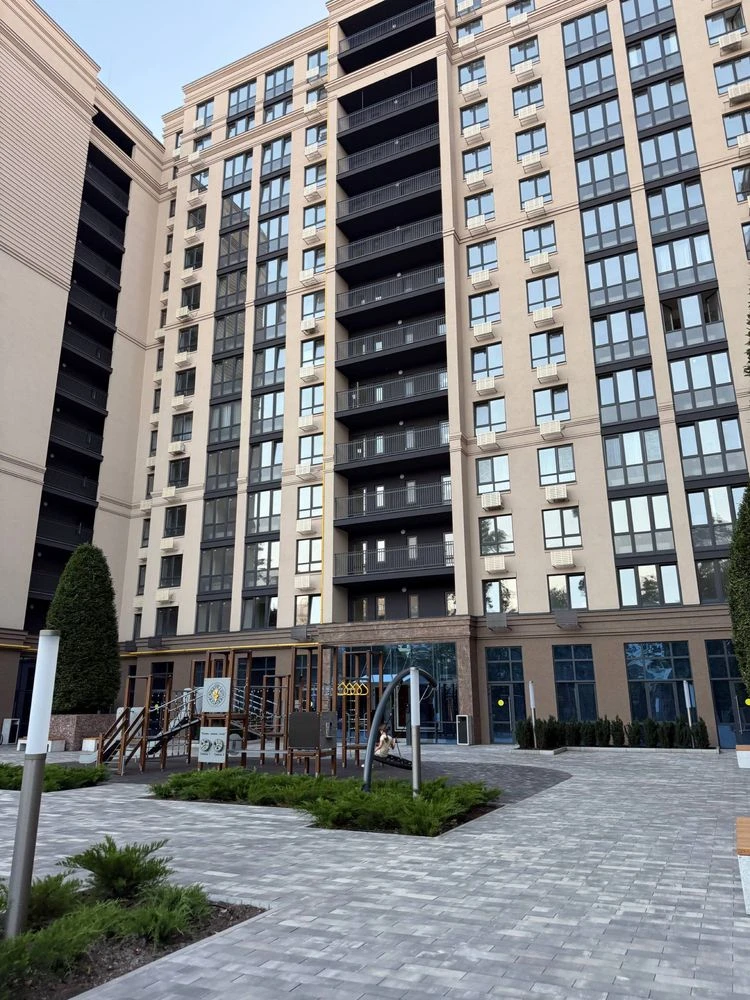 For Sale 1-bedroom apartment with designer renovation in residential complex "Tsé"