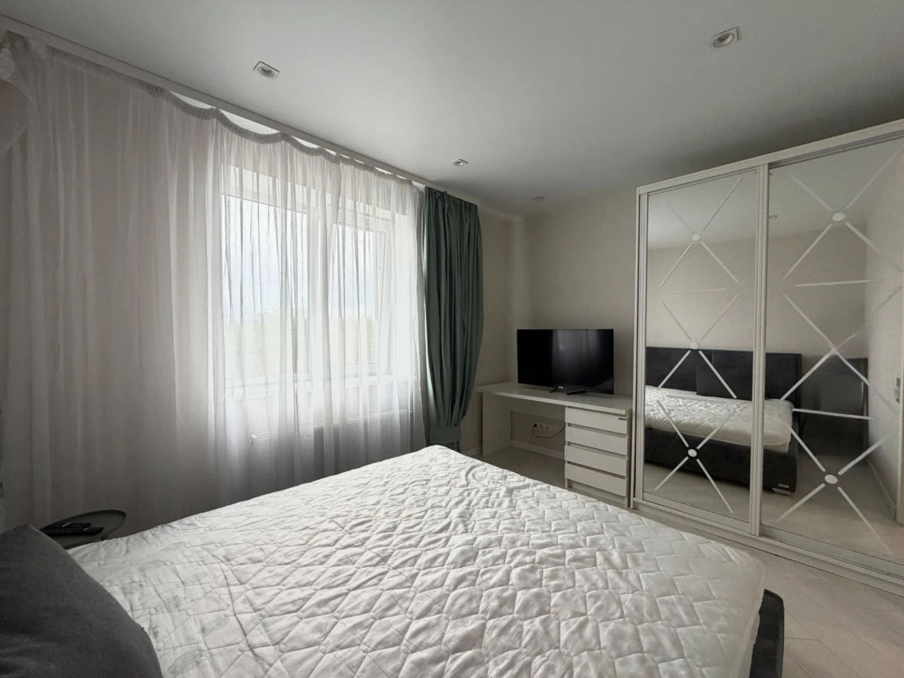 Irpin, Sale of a Euro 3-bedroom apartment in the "ESENIN" residential complex, with renovation 64 sq m