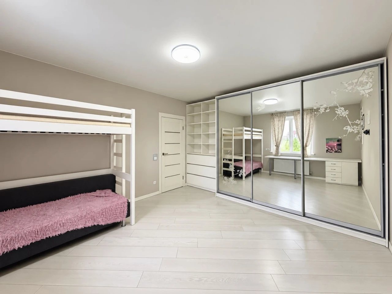 Irpin, Sale of a Euro 3-bedroom apartment in the "ESENIN" residential complex, with renovation 64 sq m