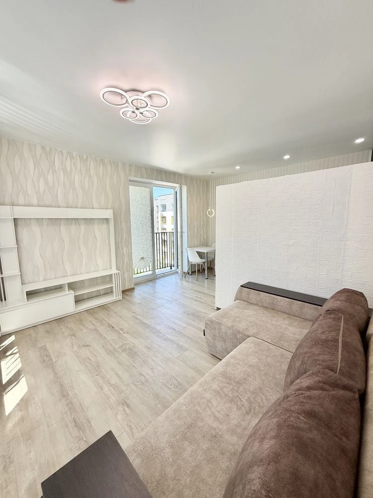 No commission! Modern renovated apartment in the "Molodist" residential complex!