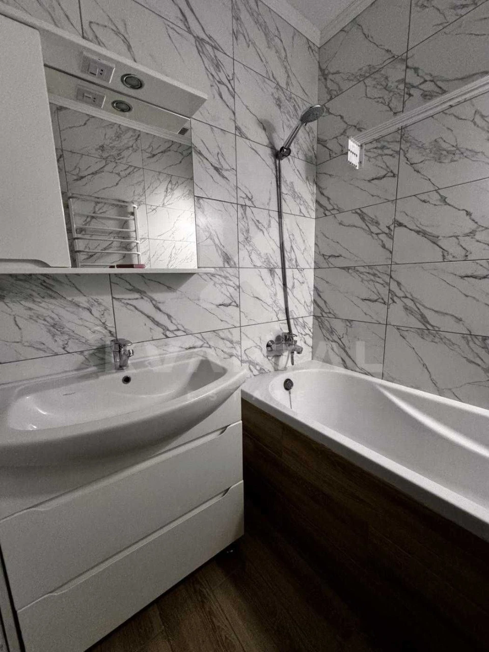 Продаж 2-кімнатної квартири (60 м2) з ремонтом ЦЕНТРАЛЬНИЙ