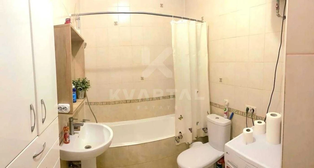 Продаж 3-кімнатній квартири (110 м2) з ремонтом та власною терасою