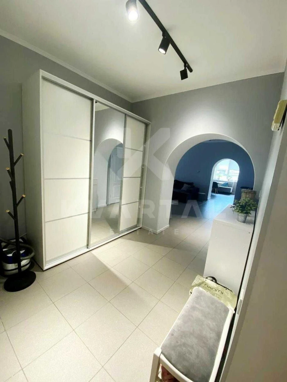 Продаж 3-кімнатній квартири (110 м2) з ремонтом та власною терасою