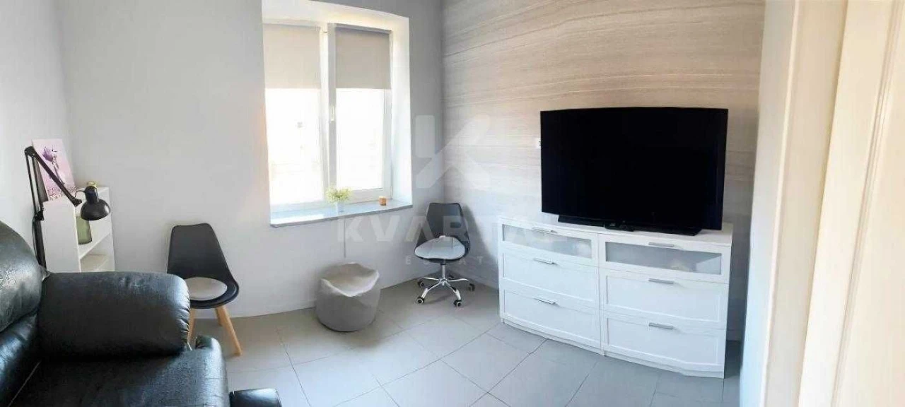 Продаж 3-кімнатній квартири (110 м2) з ремонтом та власною терасою