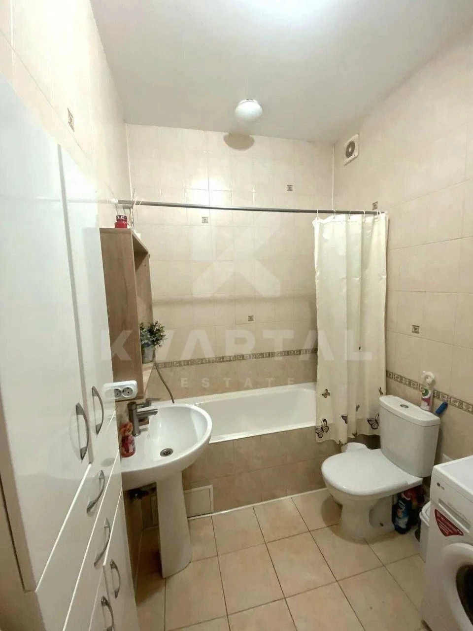 Продаж 3-кімнатній квартири (110 м2) з ремонтом та власною терасою