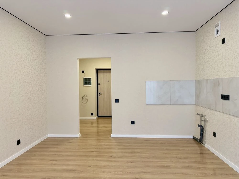 For Sale: Apartment in the "Molodist" residential complex with a balcony