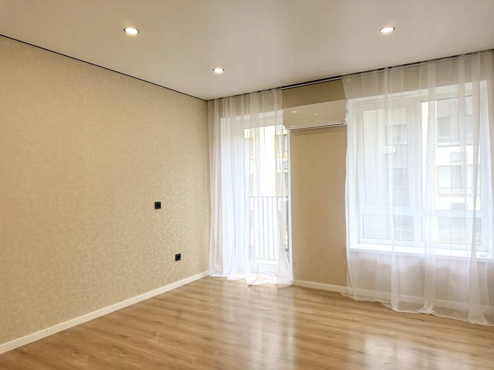 For Sale: Apartment in the "Molodist" residential complex with a balcony