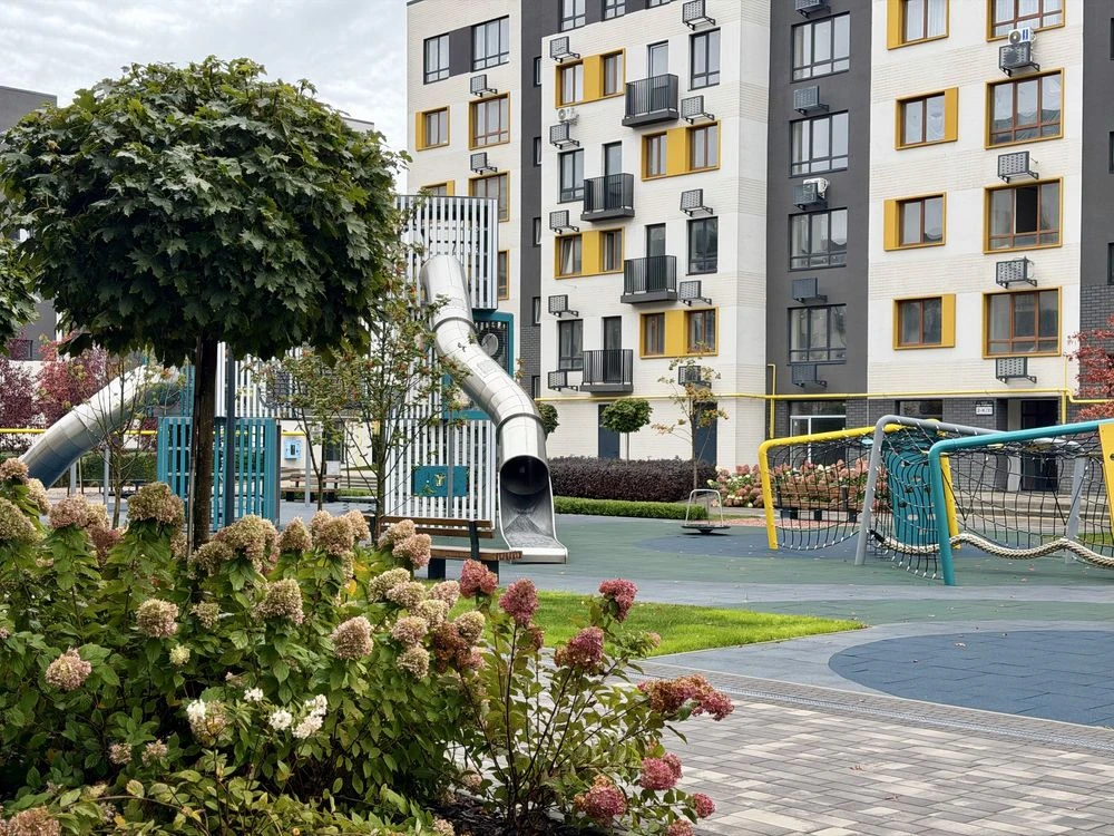 For Sale: Apartment in the "Molodist" residential complex with a balcony