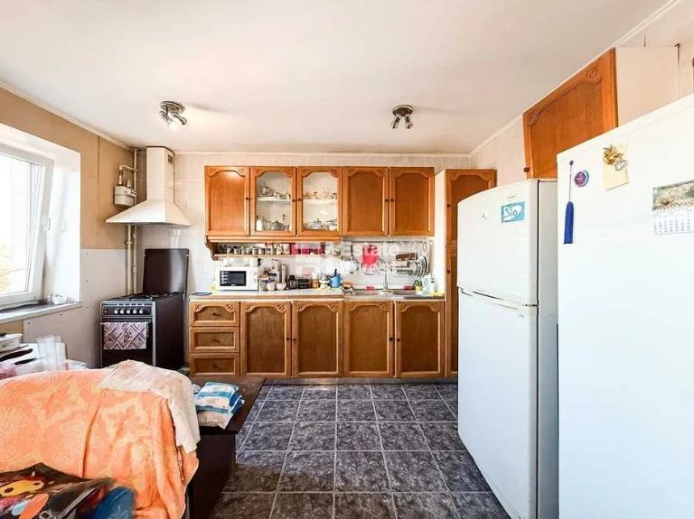 I will sell a 3-room apartment in a new building on Dmytrivska Street, 5.