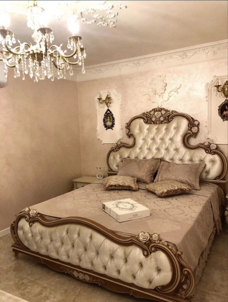 Exceptional, Charismatic Apartment in Rokoko Central Park Residence