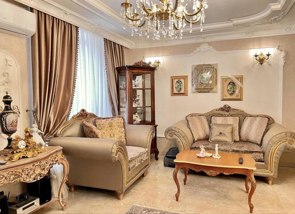 Exceptional, Charismatic Apartment in Rokoko Central Park Residence