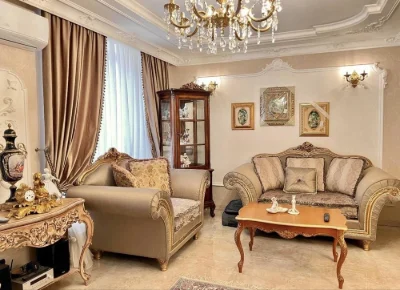 Exceptional, Charismatic Apartment in Rokoko Central Park Residence