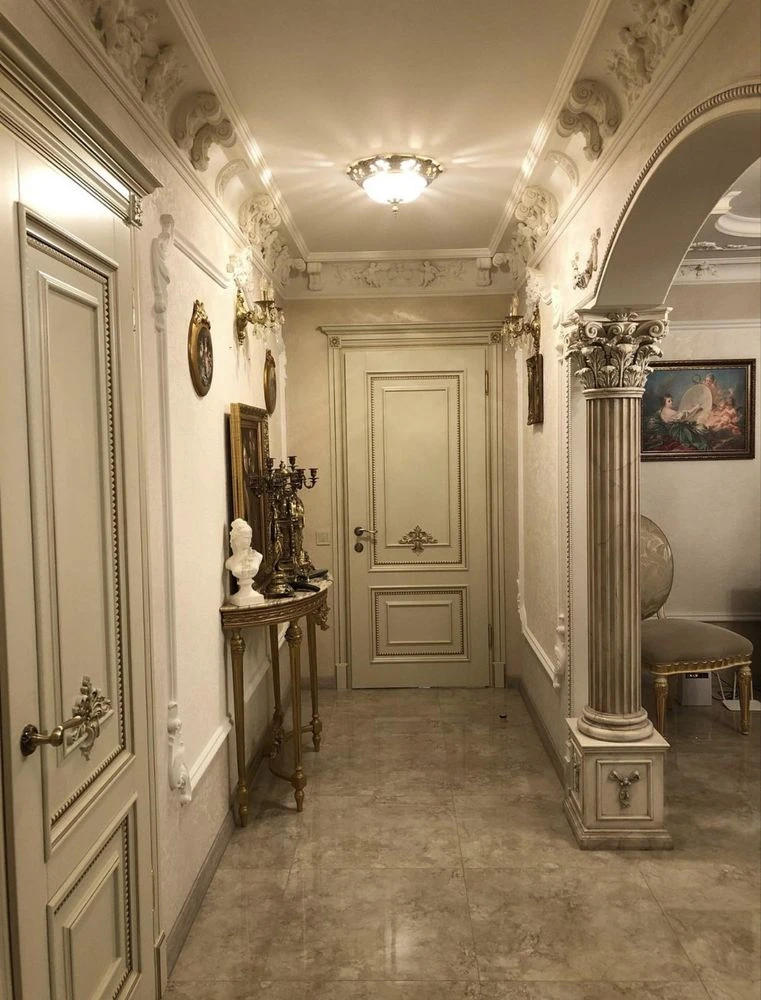 Exceptional, Charismatic Apartment in Rokoko Central Park Residence