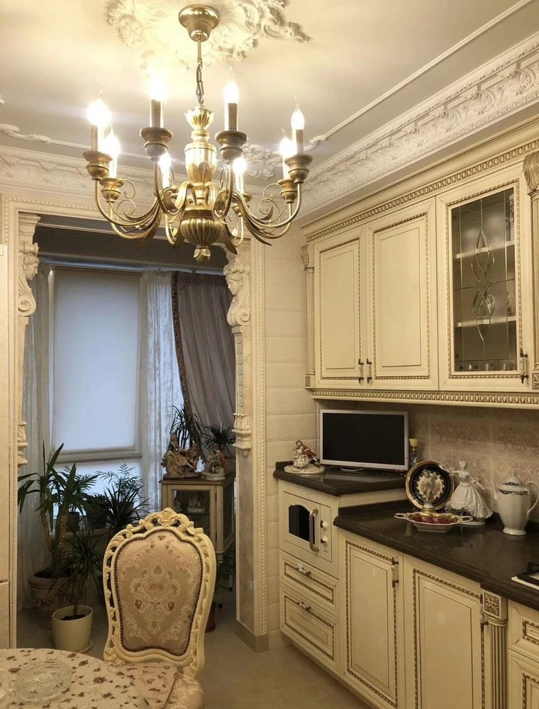 Exceptional, Charismatic Apartment in Rokoko Central Park Residence
