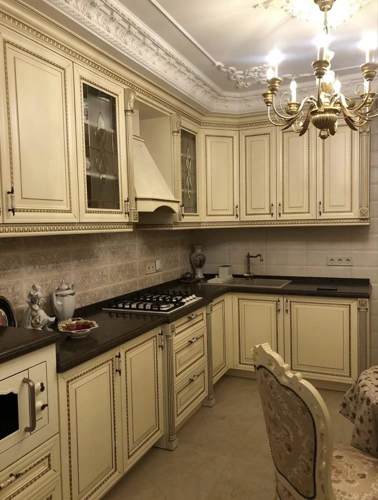 Exceptional, Charismatic Apartment in Rokoko Central Park Residence