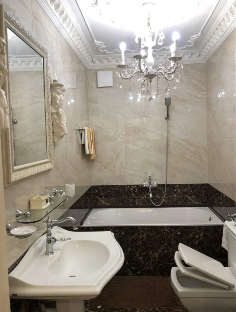 Exceptional, Charismatic Apartment in Rokoko Central Park Residence