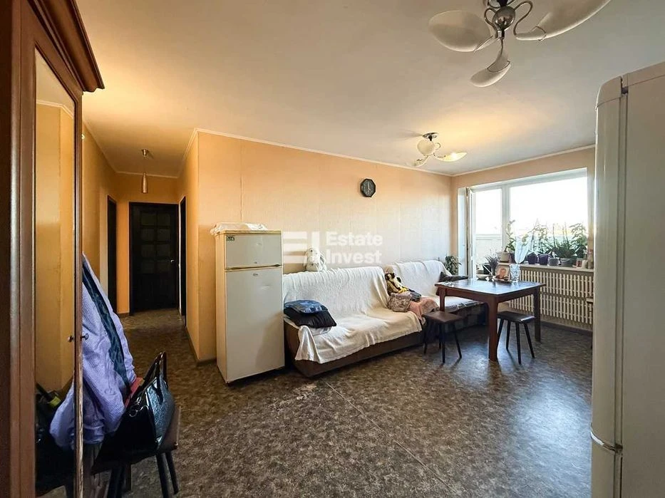 I will sell a 3-room apartment in a new building on Dmytrivska Street, 5.