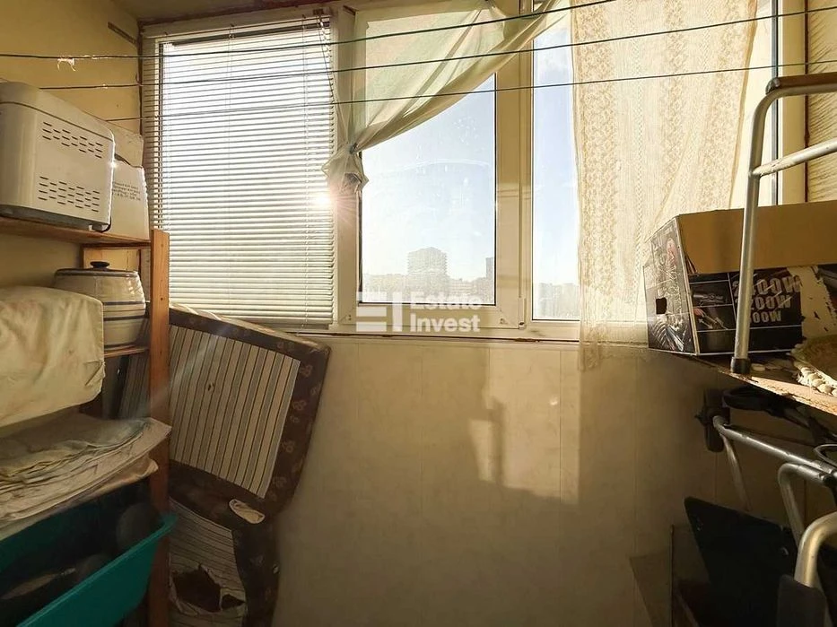 I will sell a 3-room apartment in a new building on Dmytrivska Street, 5.