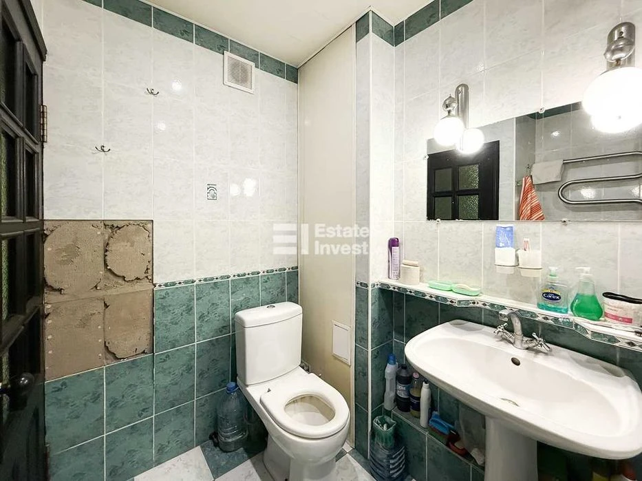I will sell a 3-room apartment in a new building on Dmytrivska Street, 5.