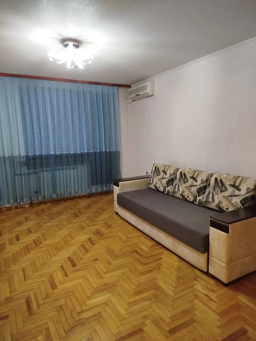 Продається квартира.Торг!!