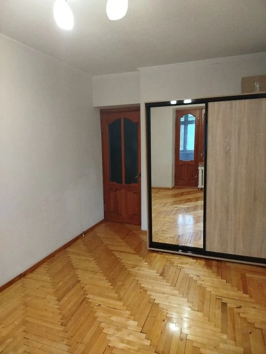 Продається квартира.Торг!!
