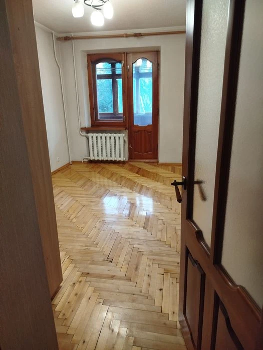 Продається квартира.Торг!!