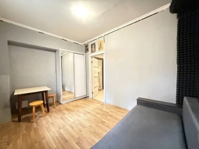 Продам 1-кімнатну квартиру біля паспортного столу!