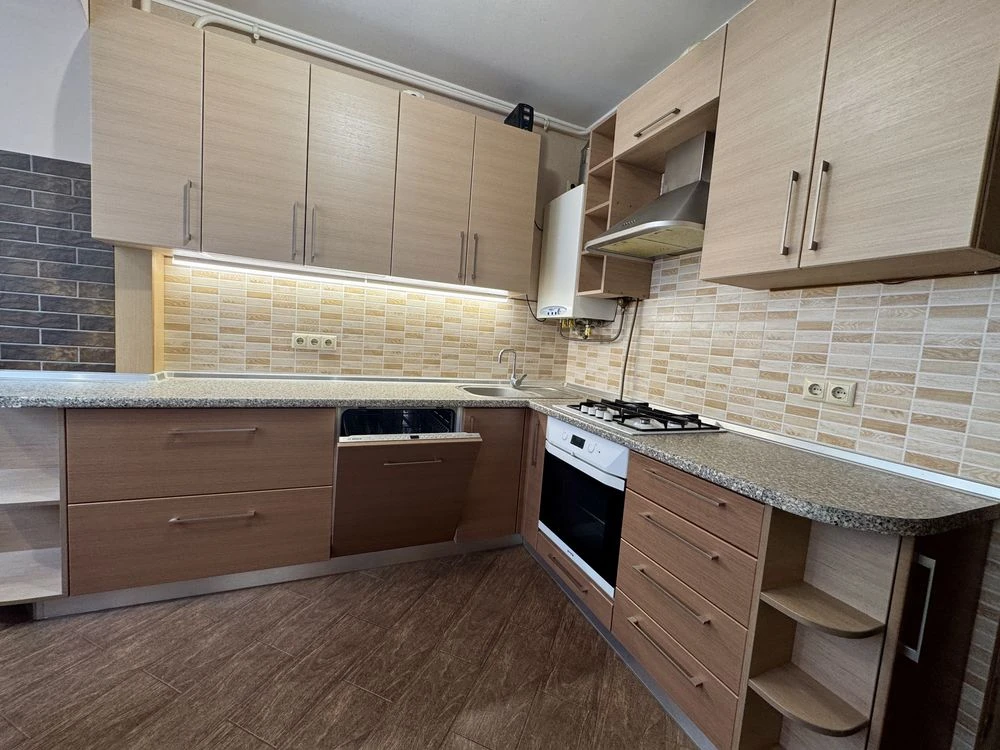 Продаж квартири з ремонтом 2 кімнати
