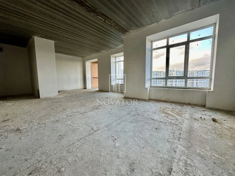 Spacious penthouse with a large panoramic terrace.