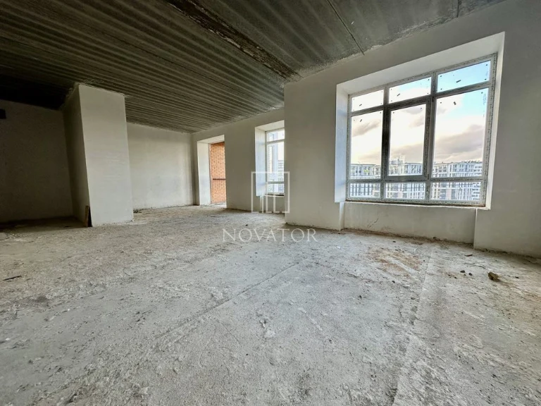 Spacious penthouse with a large panoramic terrace.