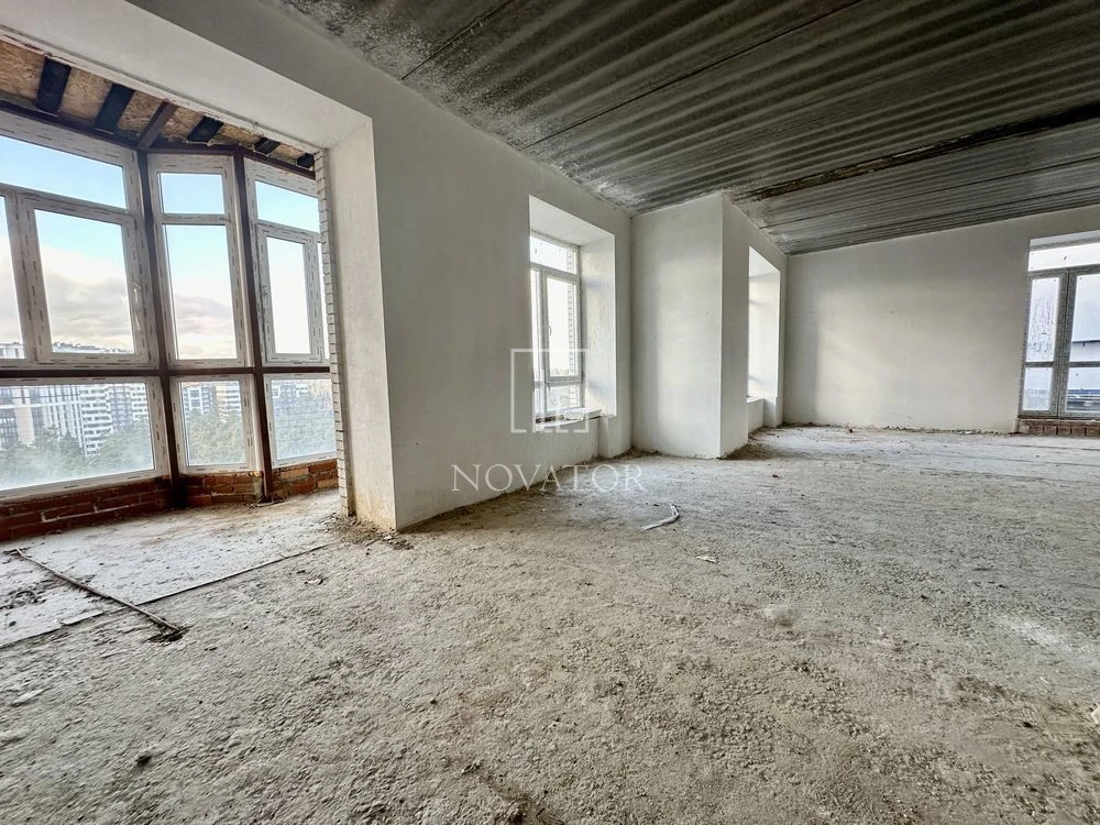 Spacious penthouse with a large panoramic terrace.
