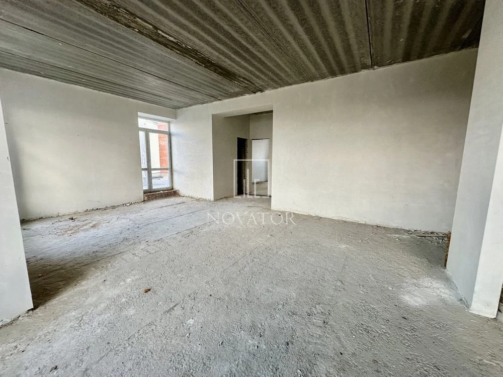 Spacious penthouse with a large panoramic terrace.