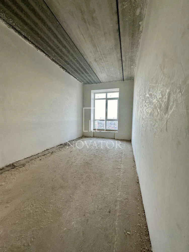 Spacious penthouse with a large panoramic terrace.