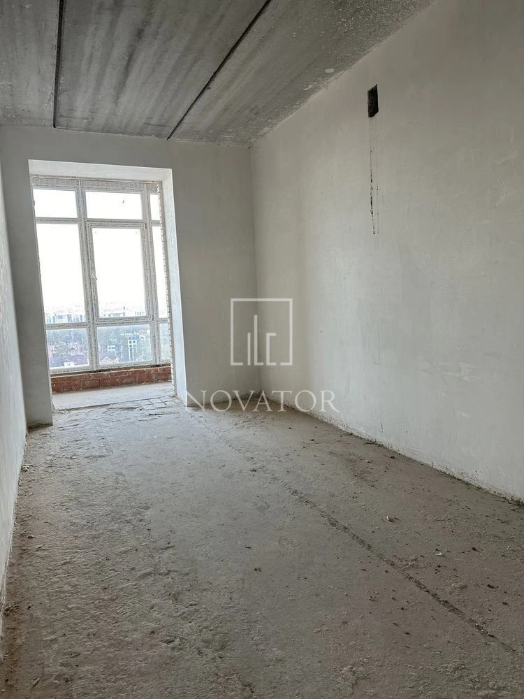 Spacious penthouse with a large panoramic terrace.