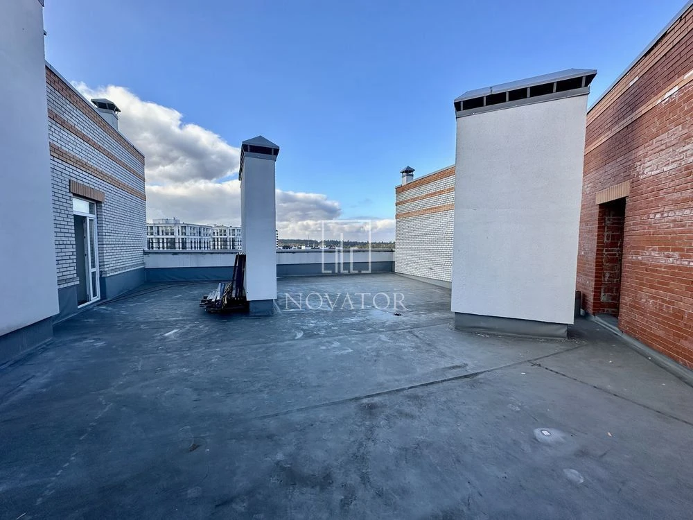 Spacious penthouse with a large panoramic terrace.