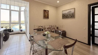 Full 2-bedroom apartment in the "Diplomat" residential complex. Gas heating.