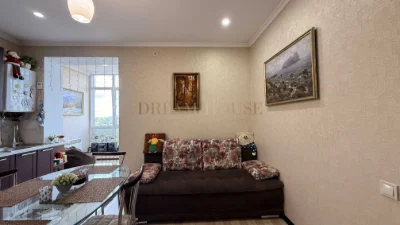 Full 2-bedroom apartment in the "Diplomat" residential complex. Gas heating.