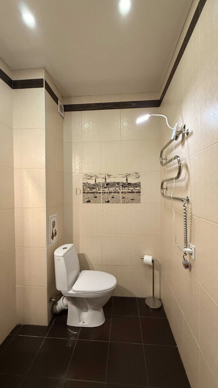 Full 2-bedroom apartment in the "Diplomat" residential complex. Gas heating.