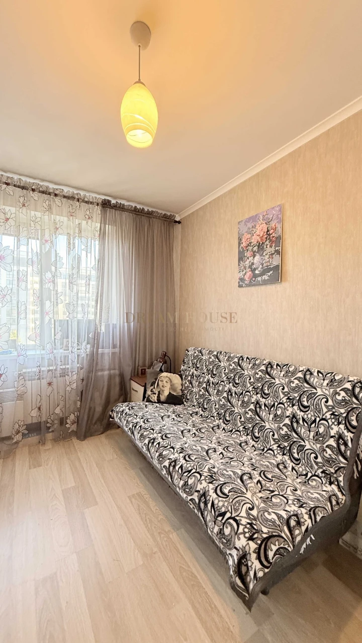 Full 2-bedroom apartment in the "Diplomat" residential complex. Gas heating.