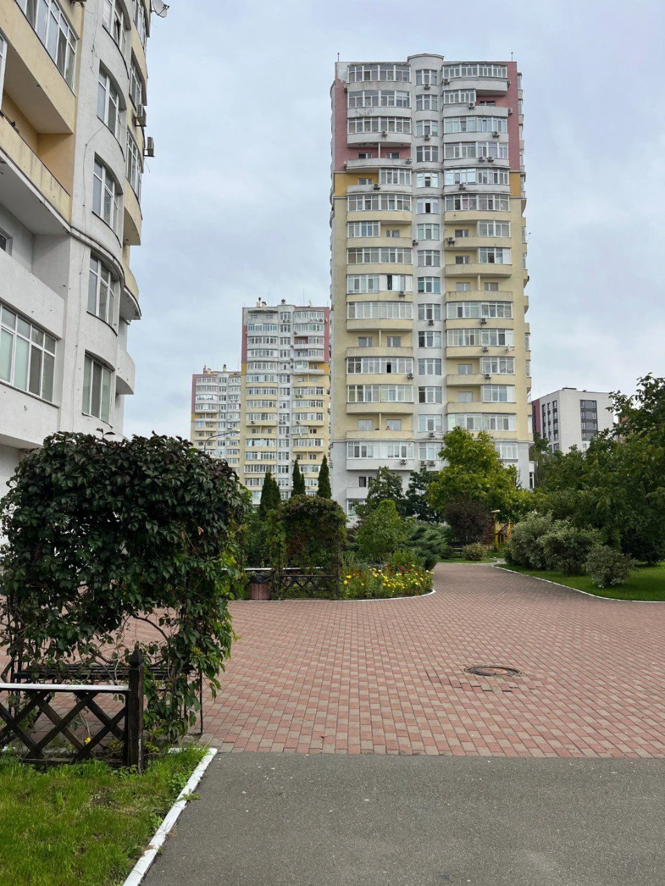 For Sale: Large 2-bedroom apartment, 90 m2, with high-quality renovation! Irpin, in