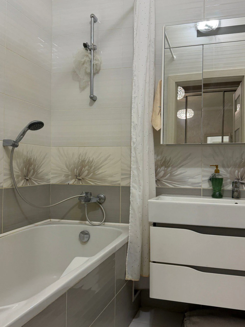 For Sale: Large 2-bedroom apartment, 90 m2, with high-quality renovation! Irpin, in