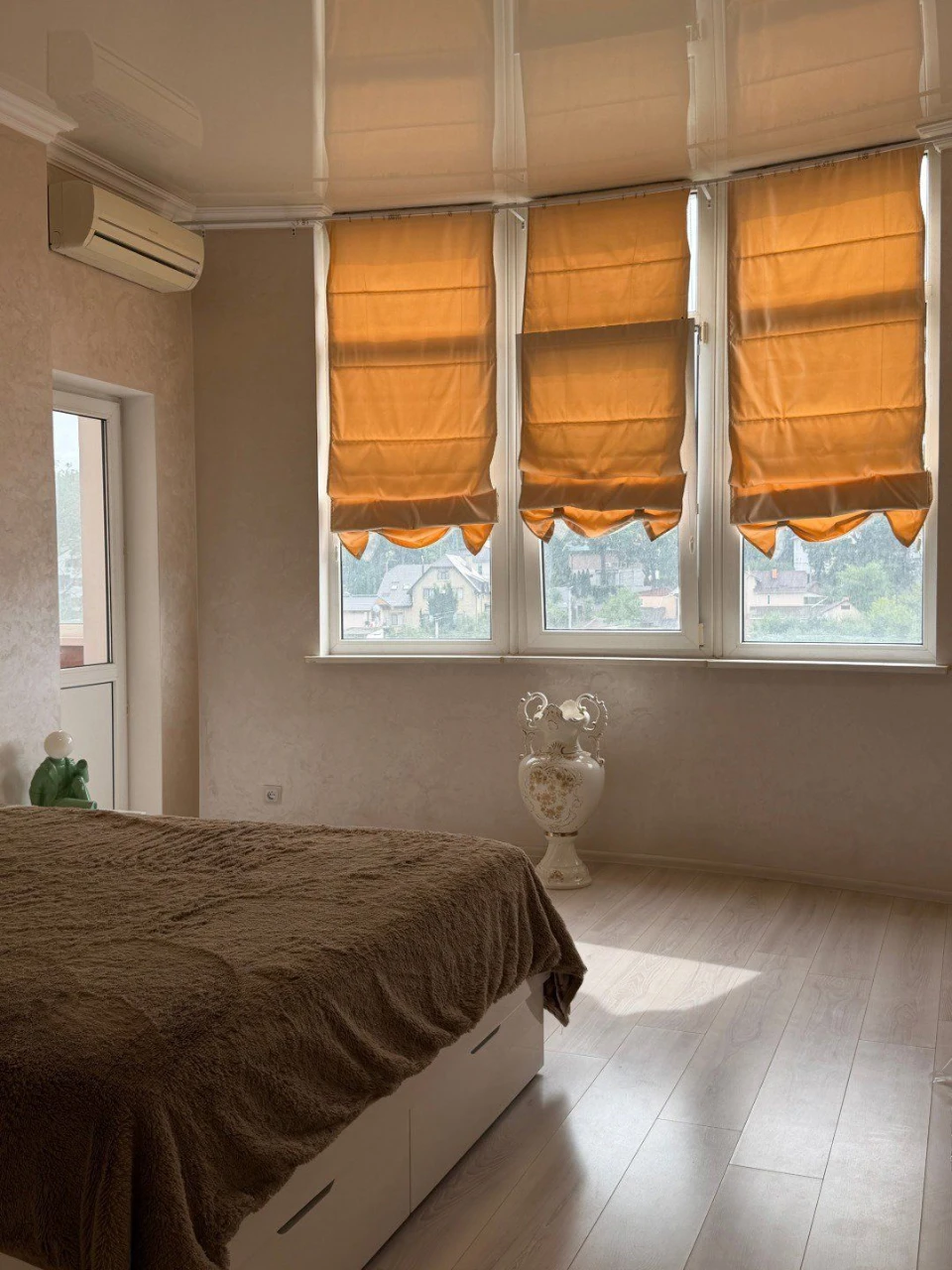 For Sale: Large 2-bedroom apartment, 90 m2, with high-quality renovation! Irpin, in