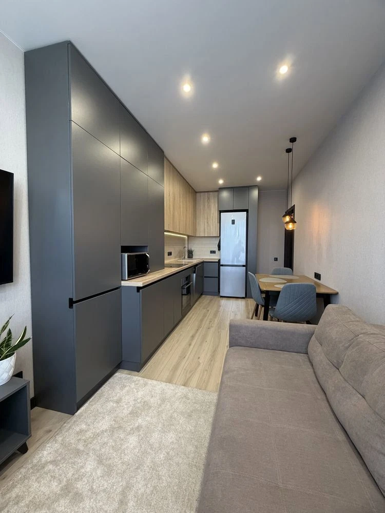 Spacious 2-bedroom apartment with designer renovation | Irpin |
