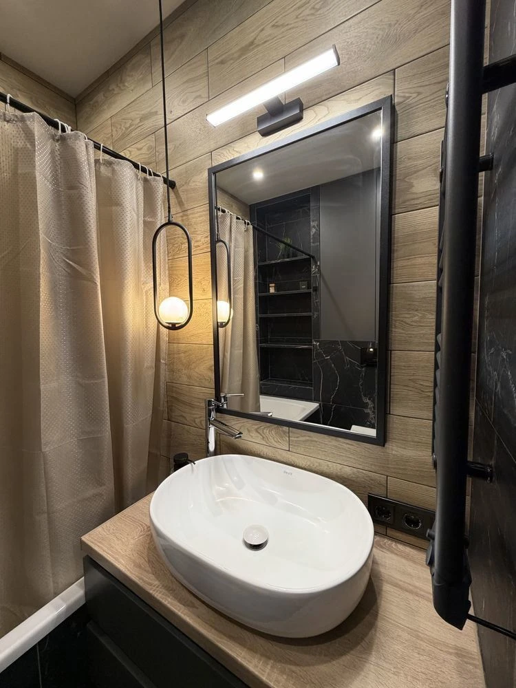 Spacious 2-bedroom apartment with designer renovation | Irpin |