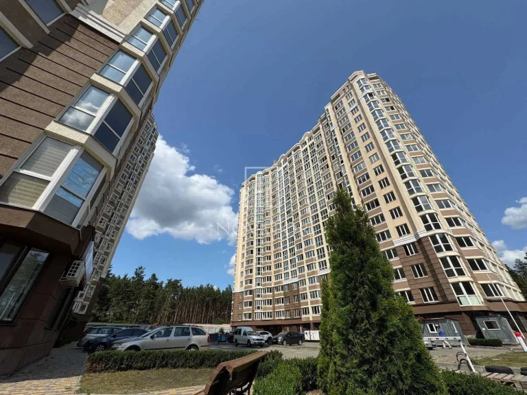 Продається гарна Євро-2 43м2. Неподалік Центральний парк.Єос