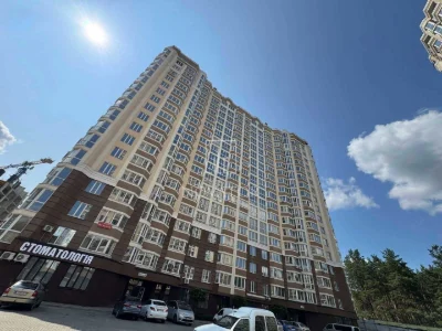 Продається гарна Євро-2 43м2. Неподалік Центральний парк.Єос