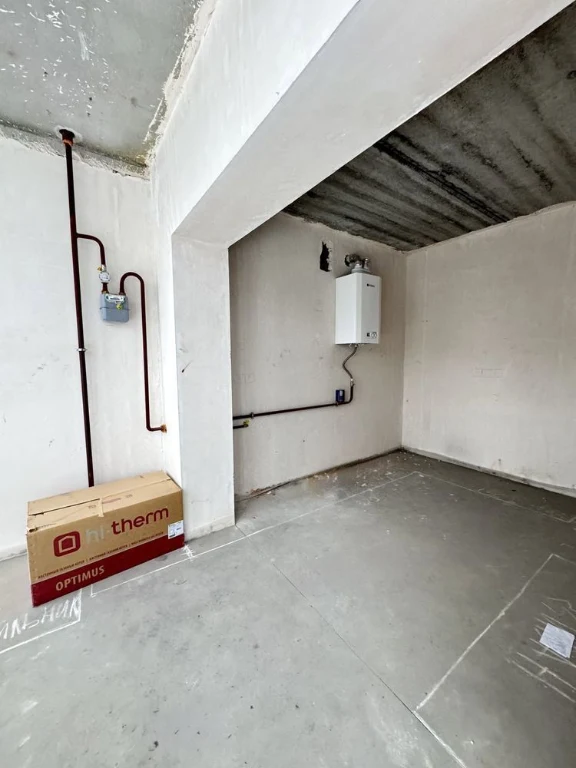 Cheapest 1-room apartment + storage room as a gift. Gas heating.